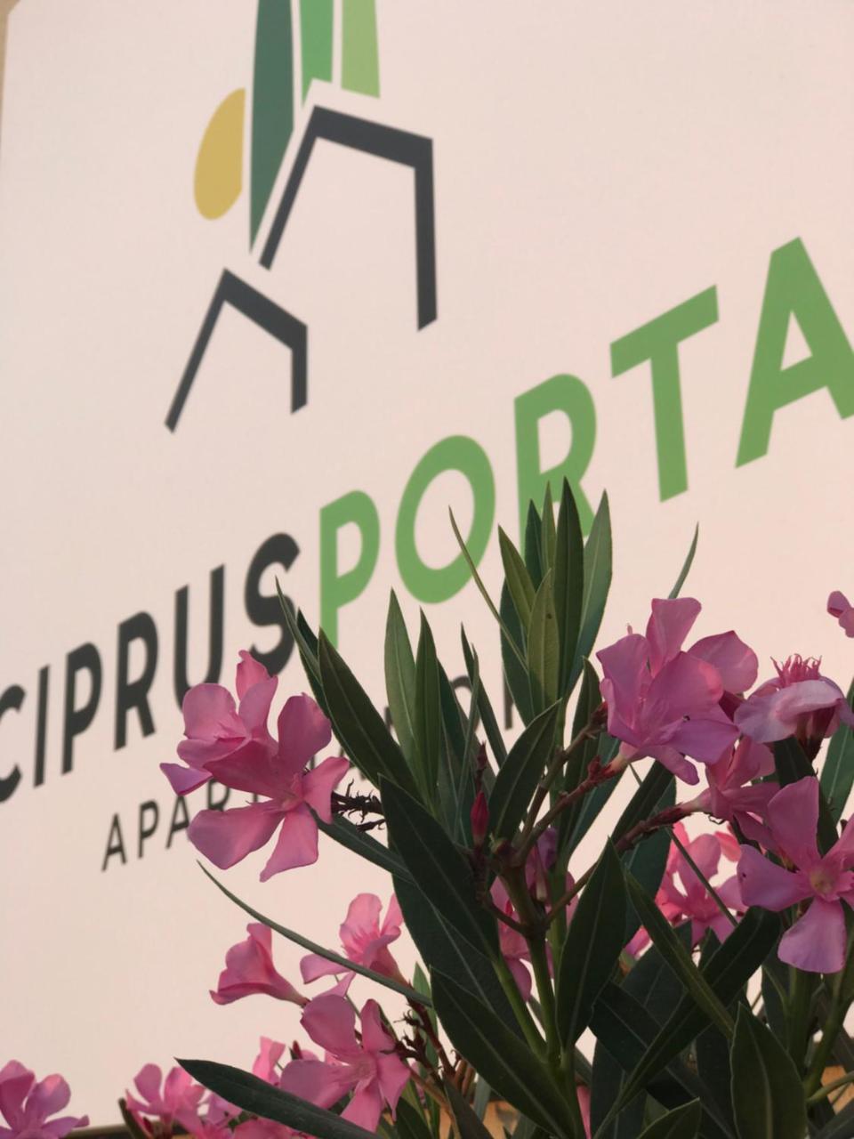 Ciprus Porta Apartmanok Balatonkenese Exteriér fotografie